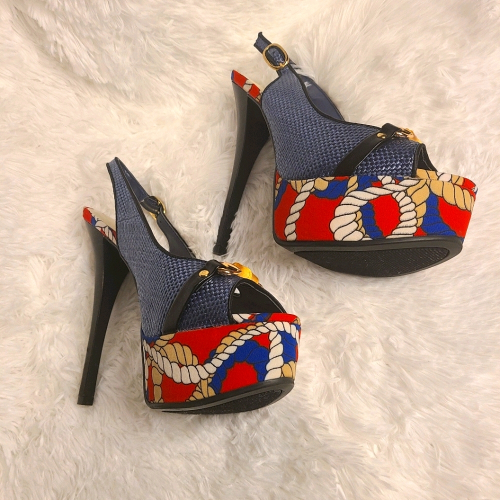 Multicolor platform heel